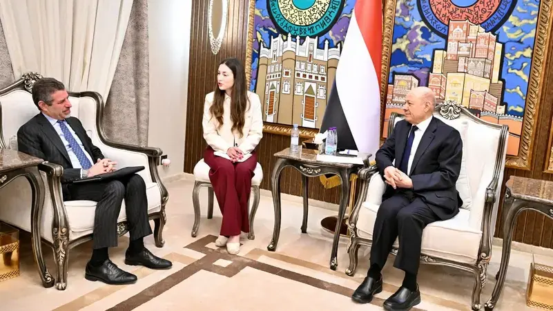 رئيس مجلس القيادة الرئاسي: تمرد الانتقالي يهدد أمن اليمن والمنطقة