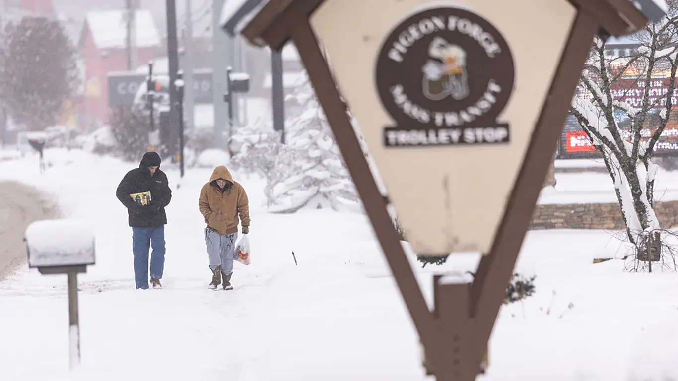 اضطرابات في النقل مع اجتياح عاصفة ثلجية جنوب الولايات المتحدة