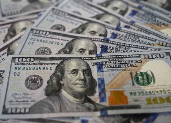 الدولار يتخطى 52 جنيهًا.. الحرب تلقى بظلالها على سعر الصرف (الأسعار اليوم 8-3-2026)