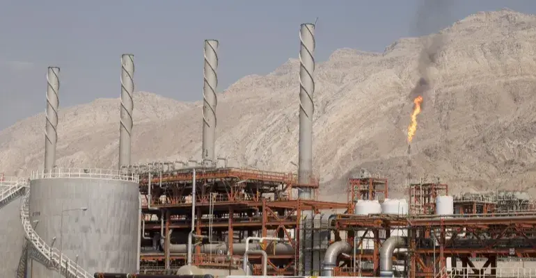 ايران: فرق الإطفاء تسيطر على حريق اندلع في منشآت الغاز التابعة لحقل "بارس الجنوبي"