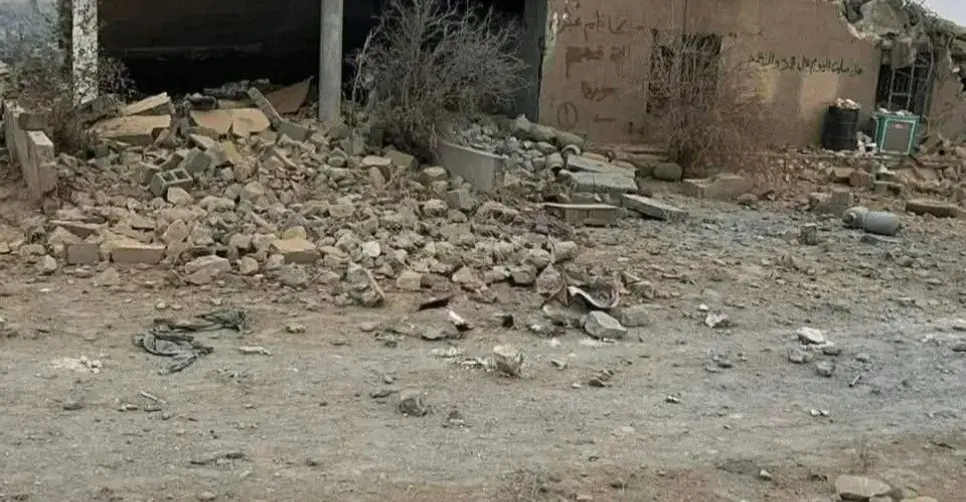 مقر اللواء 12 (حركة النجباء) يتعرض إلى قصف جوي في أطراف بغداد