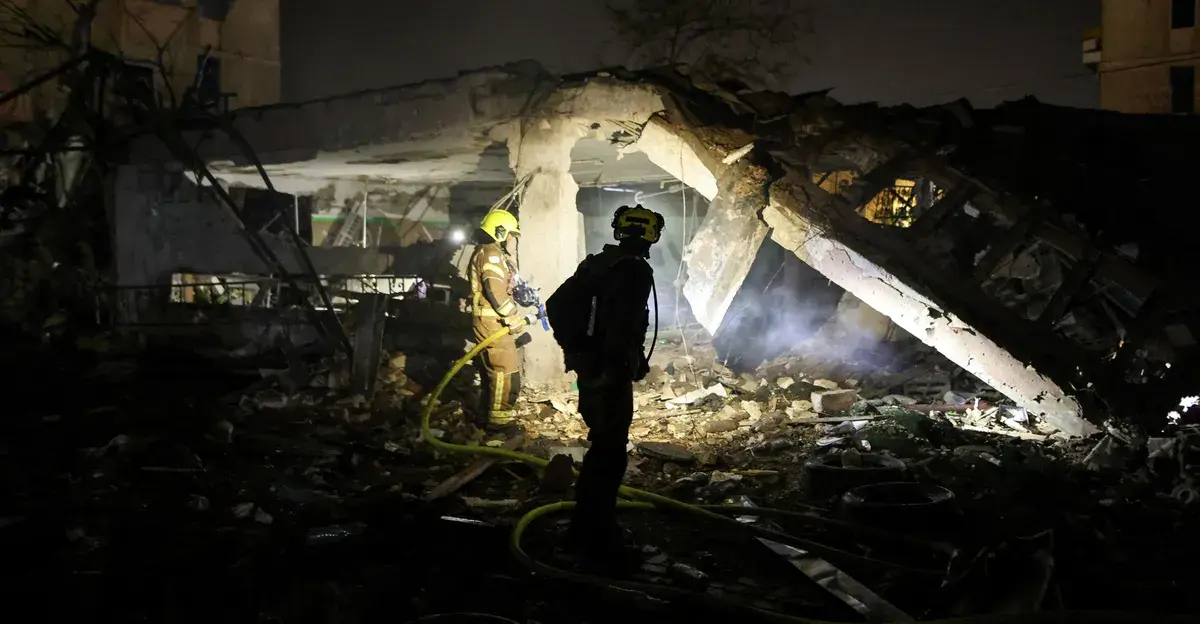 بنيامين نتنياهو:إسرائيل تعيش "ليلة صعبة"، وذلك تعليقاً على هجوم صاروخي إيراني