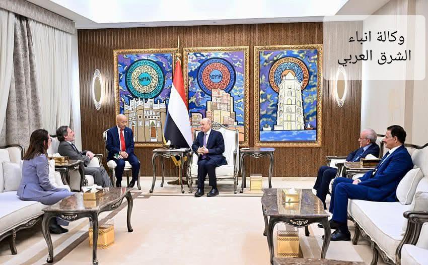 رئيس مجلس القيادة: استقرار المحافظات الجنوبية هو النموذج لشراكة يمنية - سعودية واعدة