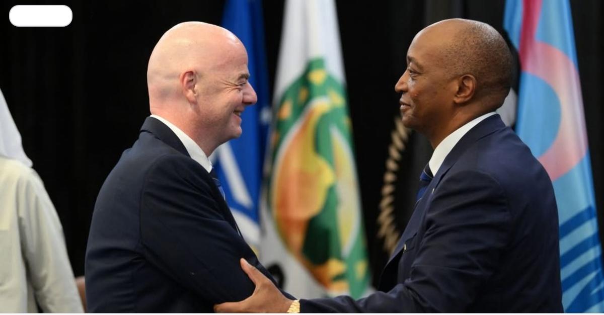 "كاف" يهنئ جياني إنفانتينو بمناسبة مرور عشر سنوات على توليه رئاسة الاتحاد الدولي لكرة القدم