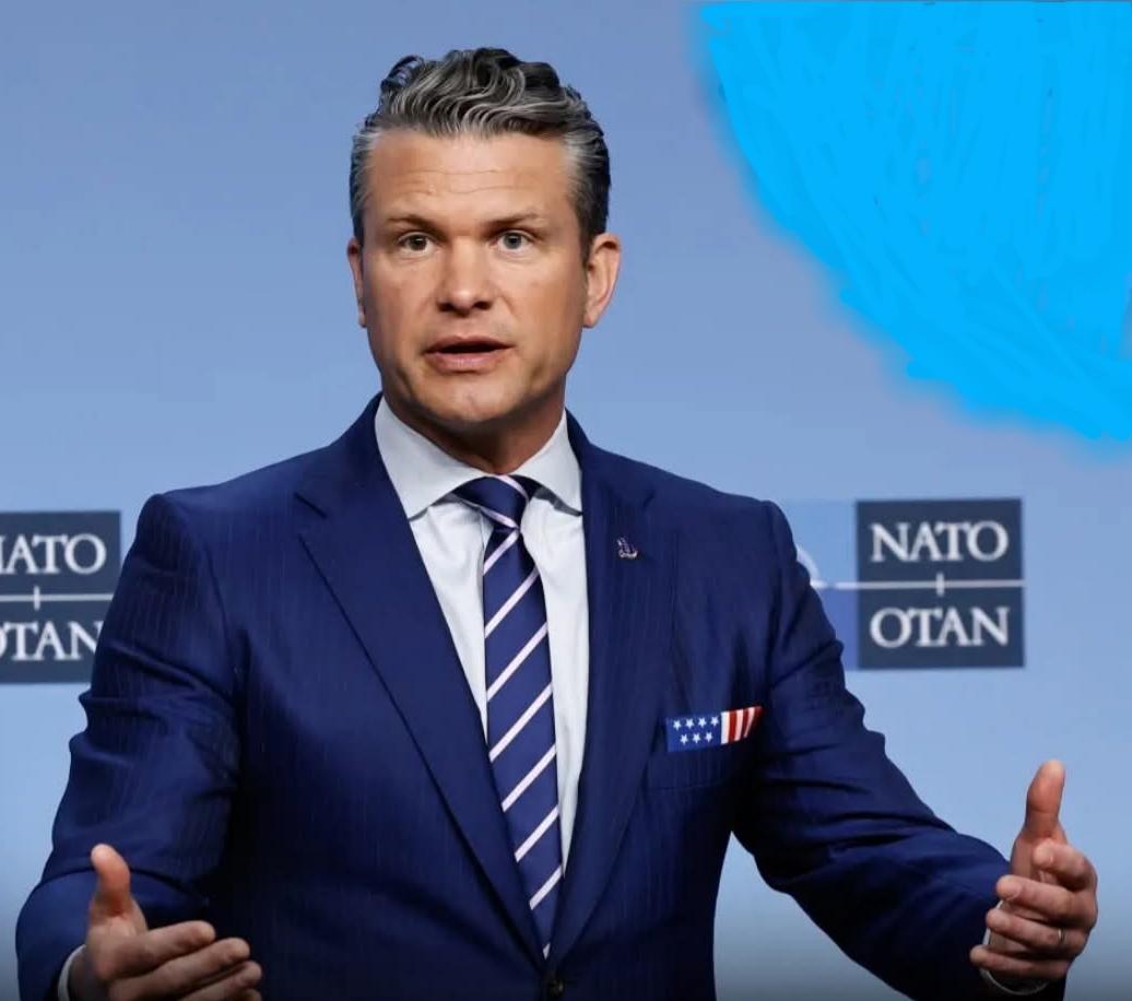 بيت هيجسيث : ترمب "على دراية تامة بمن يتواصل مع من"، وذلك وسط تقارير تفيد بأن روسيا تقدم معلومات استخباراتية لإيران