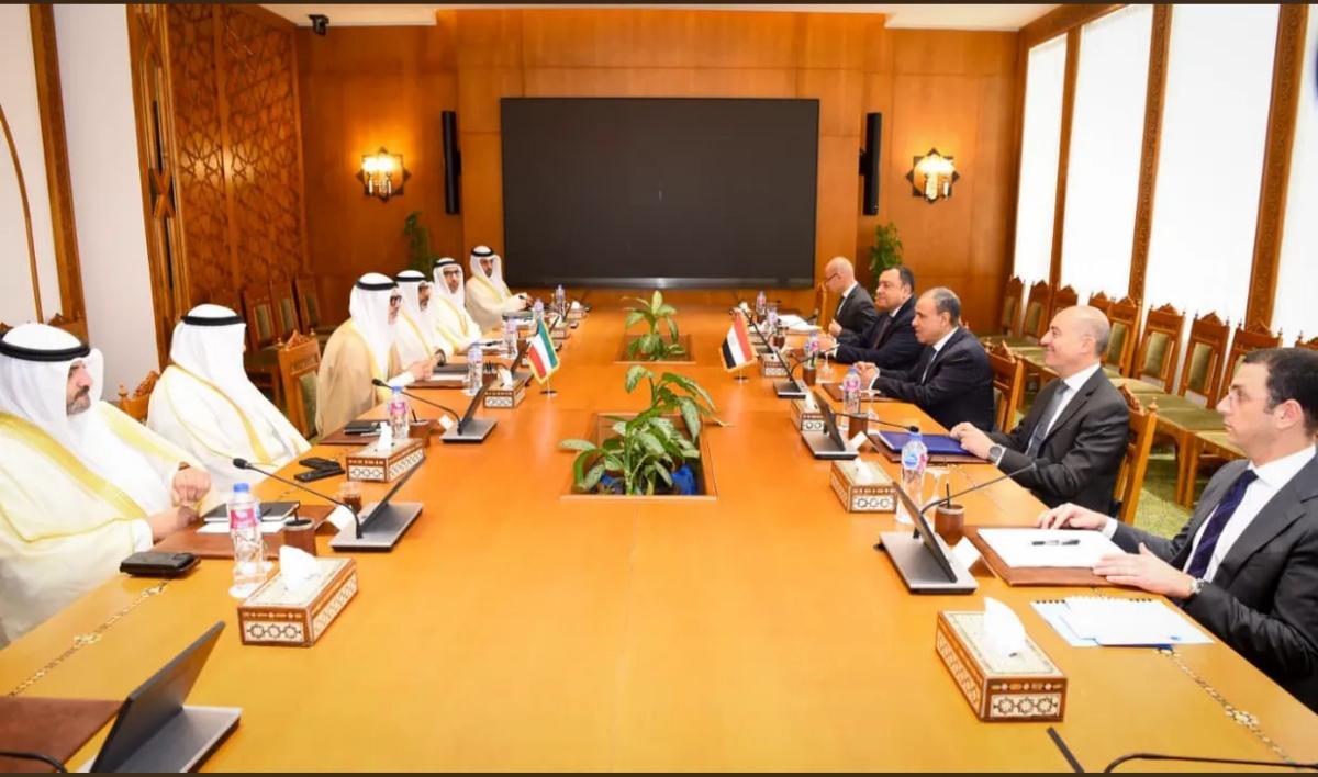 وزيرا خارجية مصر والكويت يعقدان مشاورات سياسية في القاهرة ويؤكدان عمق العلاقات الأخوية بين البلدين الشقيقين