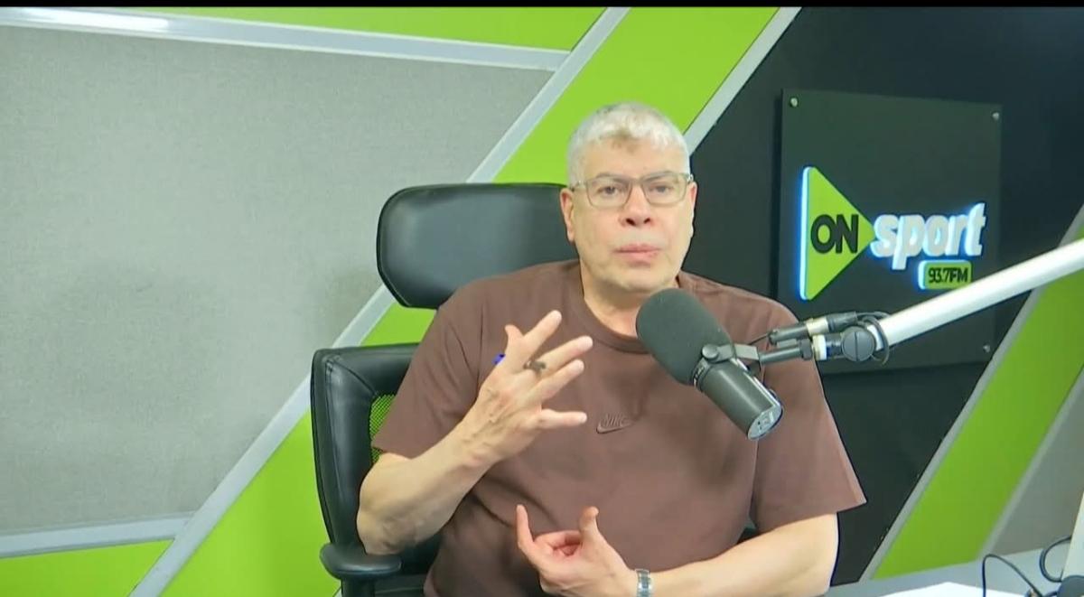 شوبير، أن هناك نقاشًا جادًا داخل الاتحاد المصري لكرة القدم، حول إعادة تنظيم قيد اللاعبين الأجانب