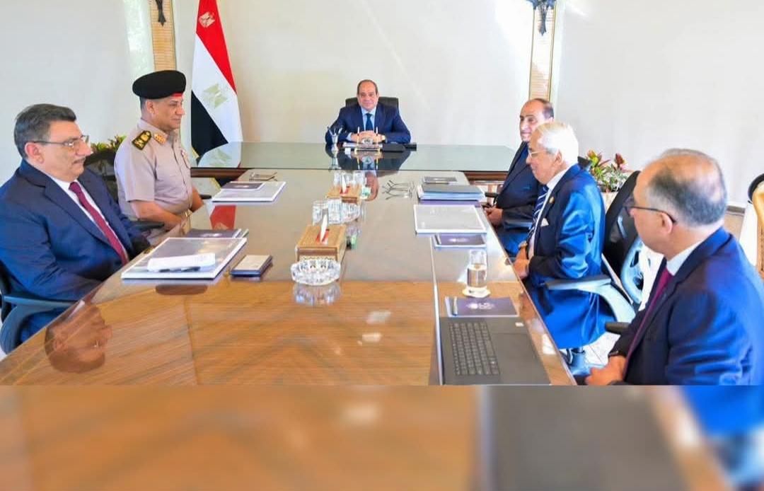 الرئيس عبد الفتاح السيسي يجتمع بوزير الدفاع ومستشار رئيس الجمهورية للتخطيط العمراني لمتابعة المشروعات الجاري تنفيذها بمدينة الجلالة