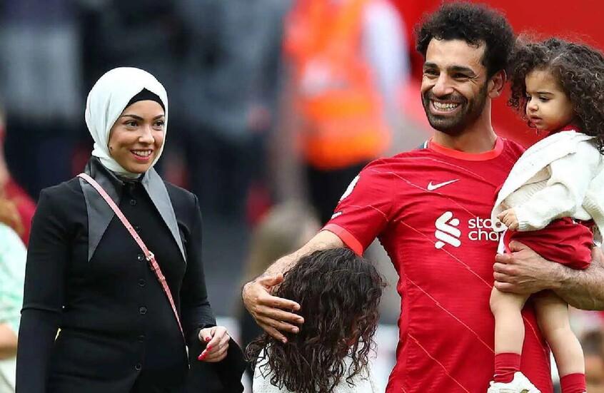 أثار النجم المصري محمد صلاح التكهنات بعد أن نشر مقطع فيديو مع ابنته الصغرى كيان عبر حسابه الشخصي