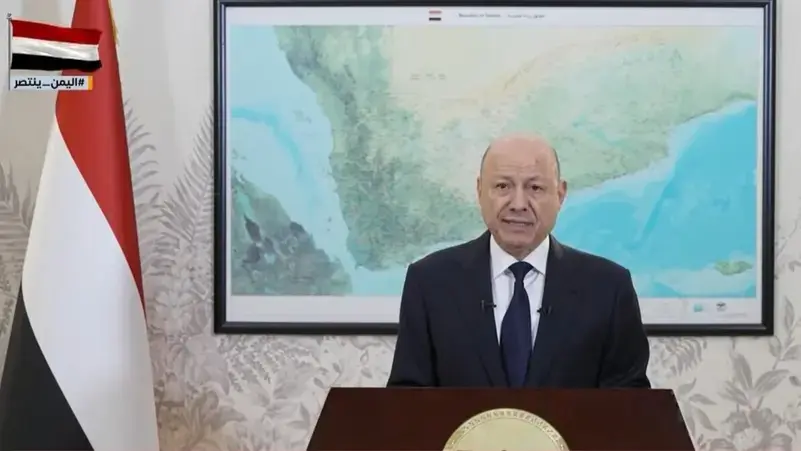 العليمي يتابع عملية استلام المعسكرات ويشدد على خفض التصعيد