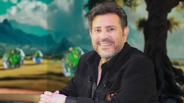 زوجة هاني شاكر تكشف سبب سفره للخارج