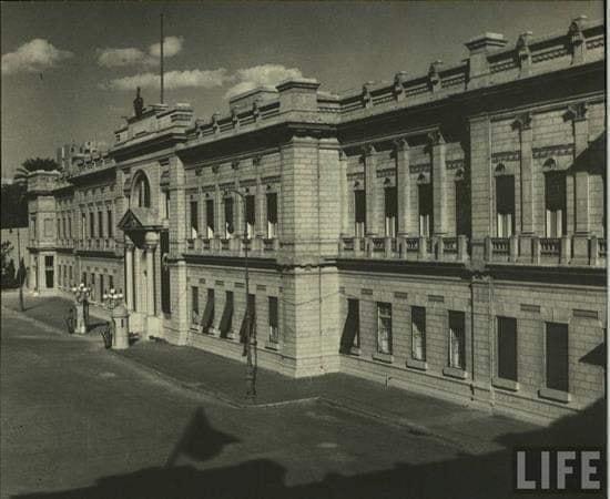 القصر المعلوم ذو الإسم المجهول