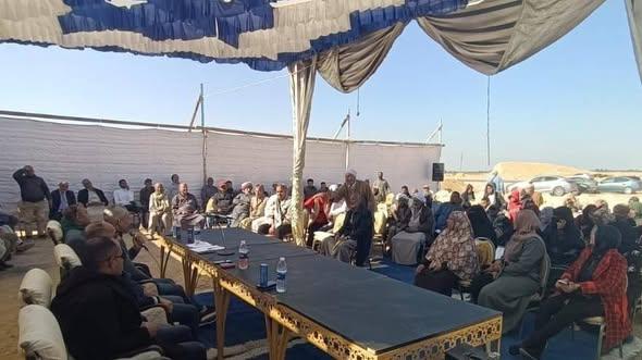 لقاء جماهيري لأهالي الشلوفة بحضور رئيس حي الجناين ومستشار المحافظ للأملاك