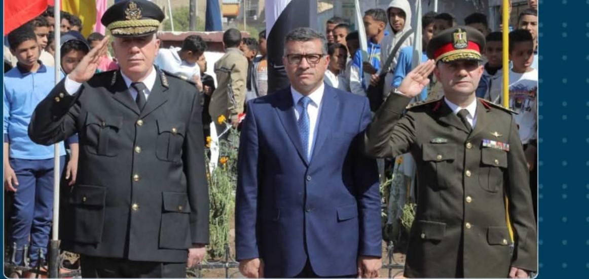 في ذكرى العيد القومي.. محافظ قنا يضع إكليل الزهور على النصب التذكاري لشهداء البارود