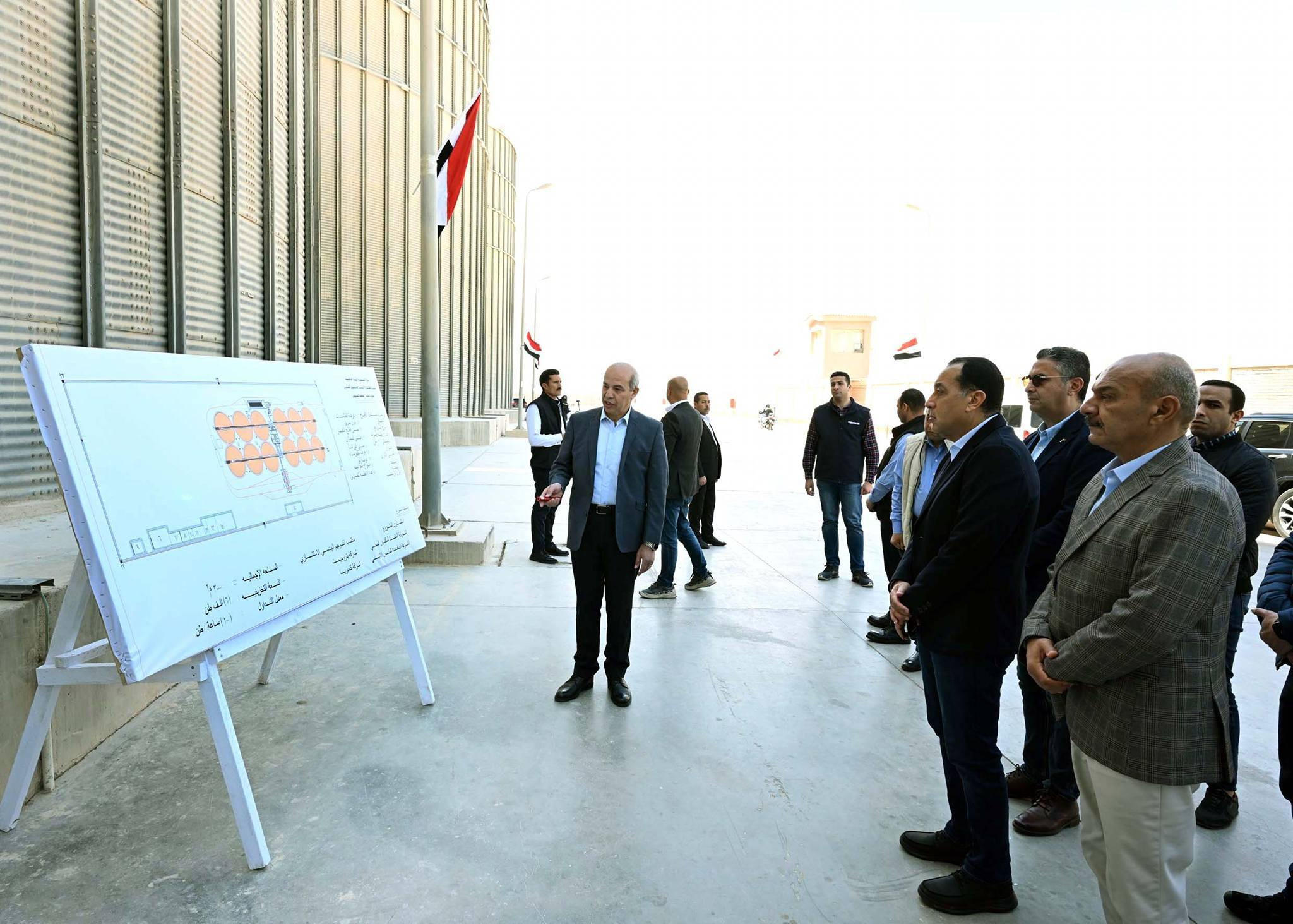 رئيس الوزراء يتفقد صومعة عتاقة بالسويس للاطمئنان على كفاءة منظومة تخزين القمح وتعزيز المخزون الاستراتيجي من السلع الأساسية