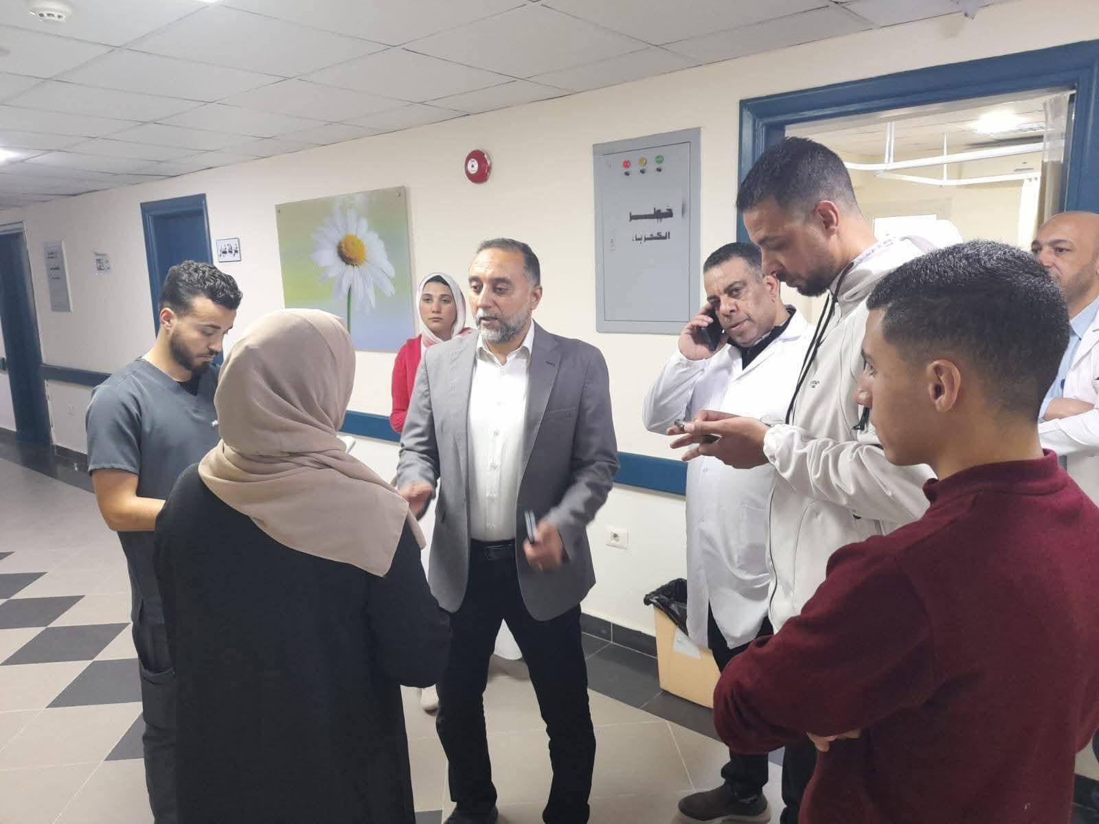 وكيل صحة سيناء " يتفقد مستشفى العريش العام فى جولة مرور مسائية لتعزيز جودة الخدمات الطبية المقدمة للمنتفعين.