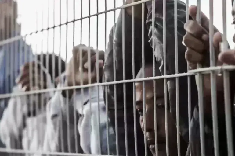 جيش الاحتلال الإسرائيلي يحرم الأسرى في سجن عوفر من الصيام والإفطار بالوقت الصحيح