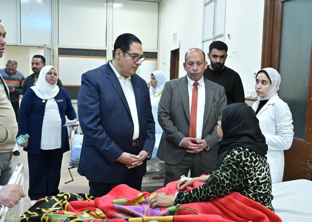 جولة لرئيس جامعة القاهرة للاطمئنان على حالة مرضى مستشفى الاستقبال والطوارئ..