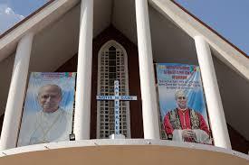 بعد زيارته للجزائر : بابا الفاتيكان يصل الكاميرون