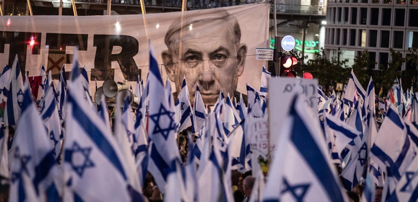 إسرائيليون يحتجون قرب الحدود مع لبنان!