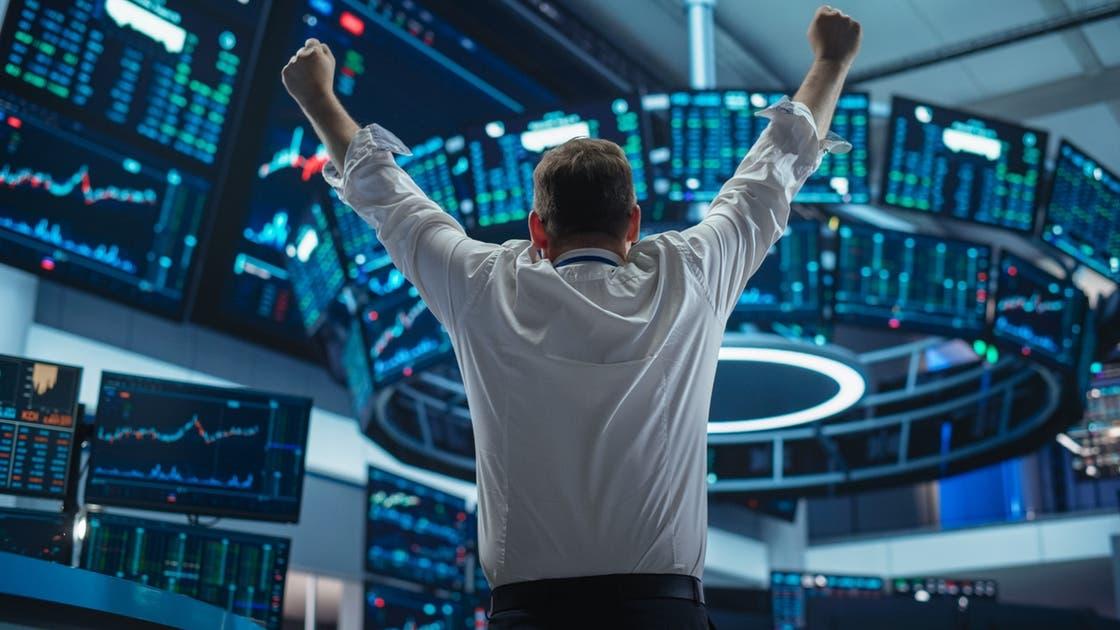 أسهم وول ستريت تصعد بعد تمديد وقف إطلاق النار ونتائج أرباح قوية