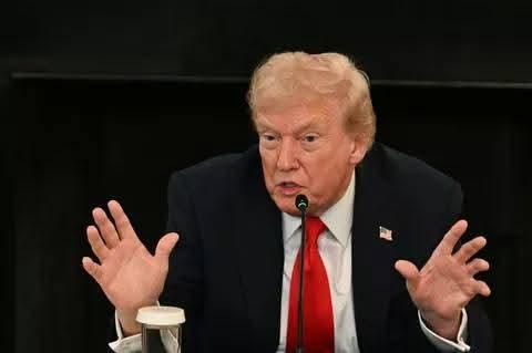 "بوليتيكو" دونالد ترامب يواجه مجموعة محدودة من الخيارات العسكرية بشأن إيران،