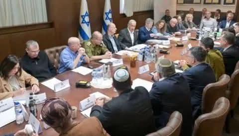 هواتف مقيدة وسباب متبادل اجتماع ساخن لحكومة نتنياهو