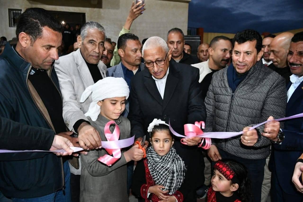 في ختام جولته التفقدية بالمحافظة.. وزير الشباب والرياضة ومحافظ شمال سيناء يفتتحان أعمال تطوير الملعب الخماسي بمركز شباب الخربة والملعب القانوني بمركز شباب قاطية.