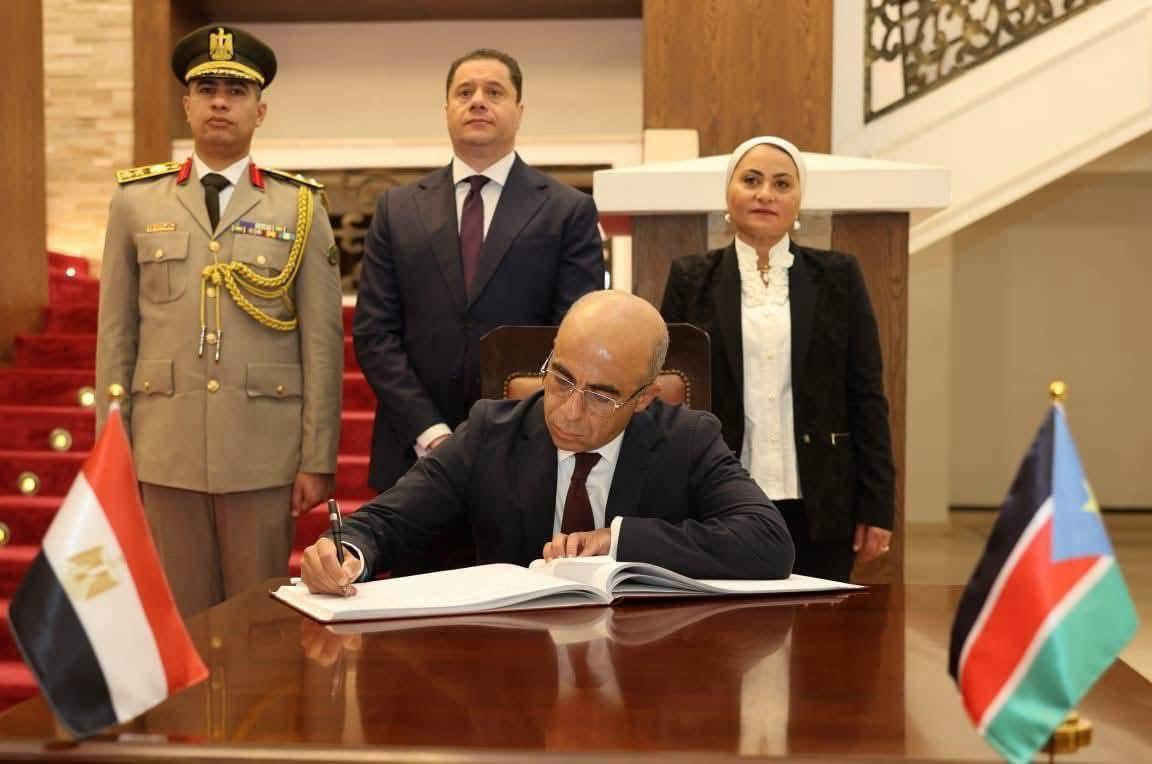 السفير المصري الجديد يقدم أوراق الاعتماد إلى رئيس جمهورية جنوب السودان