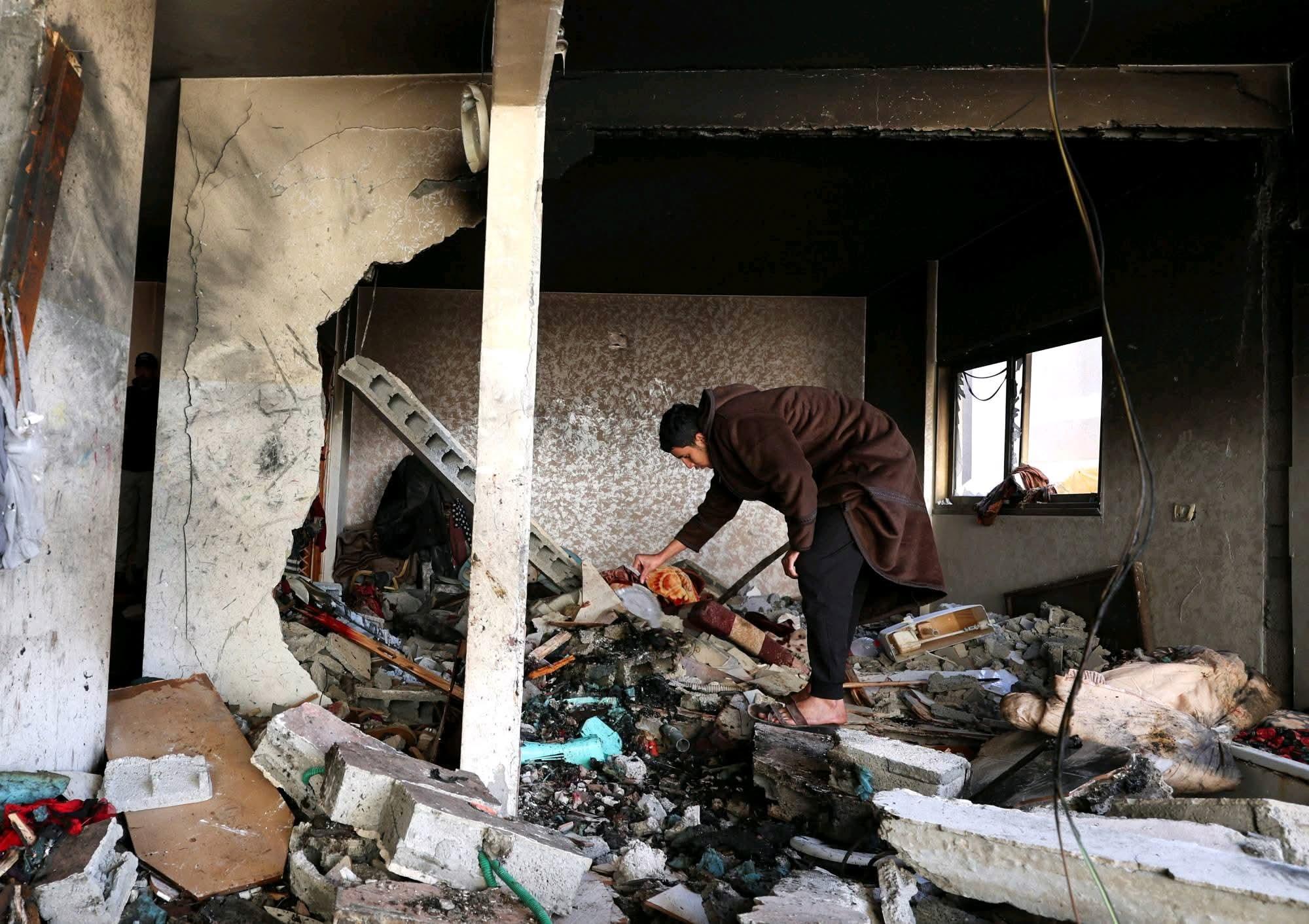 مقتل 12 فلسطينياً في غارات إسرائيلية على غزة