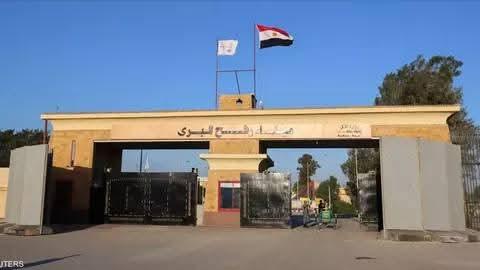 استنفار كامل بمعبر رفح من الجانب المصري لتقديم الدعم اللازم للأشقاء الفلسطينيين