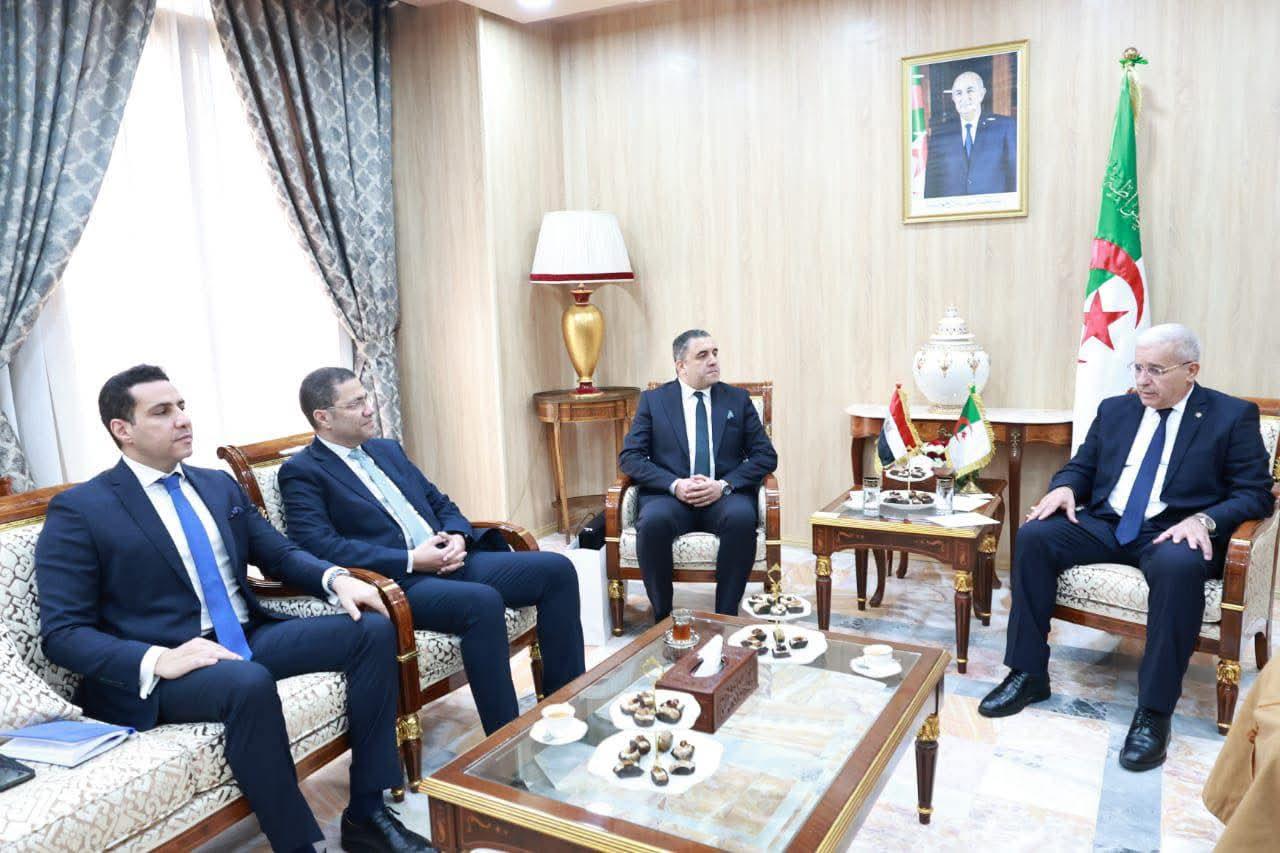 سفير مصر في الجزائر يلتقي رئيس المجلس الشعبي الوطني الجزائري