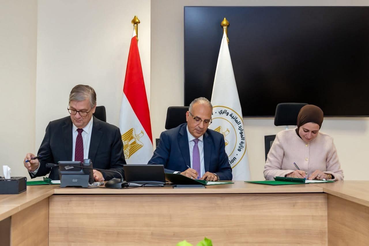 نائبة وزير الخارجية تشارك في مراسم التوقيع على اتفاقية لحماية الشواطئ