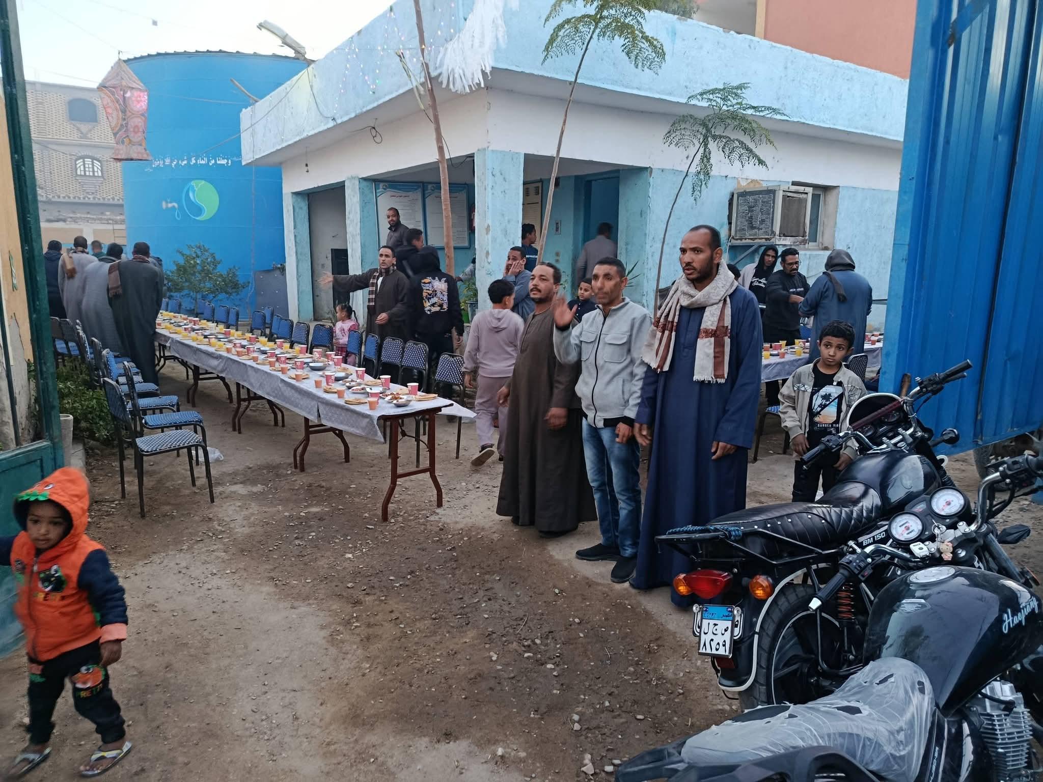 محطه كوم سخين لشركه مياه الشرب والصرف الصحي بقوص تقيم حفل افطار جماعي افطار صائم أكثر من 200,0وجبه