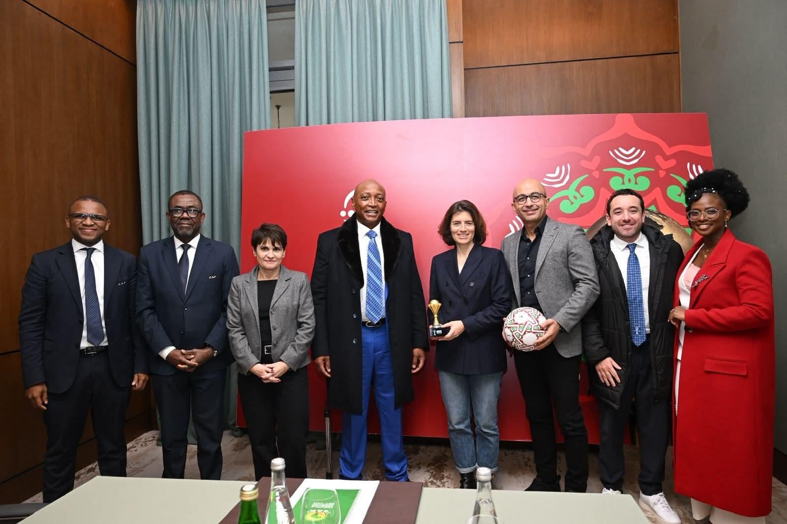 الكاف يشارك الشركاء التجاريين