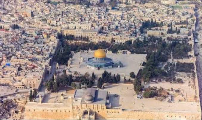 الاحتلال يحرم مئات الآلاف من الفلسطينيين من أداء صلاة عيد الفطر اليوم الجمعة في المسجد الأقصى