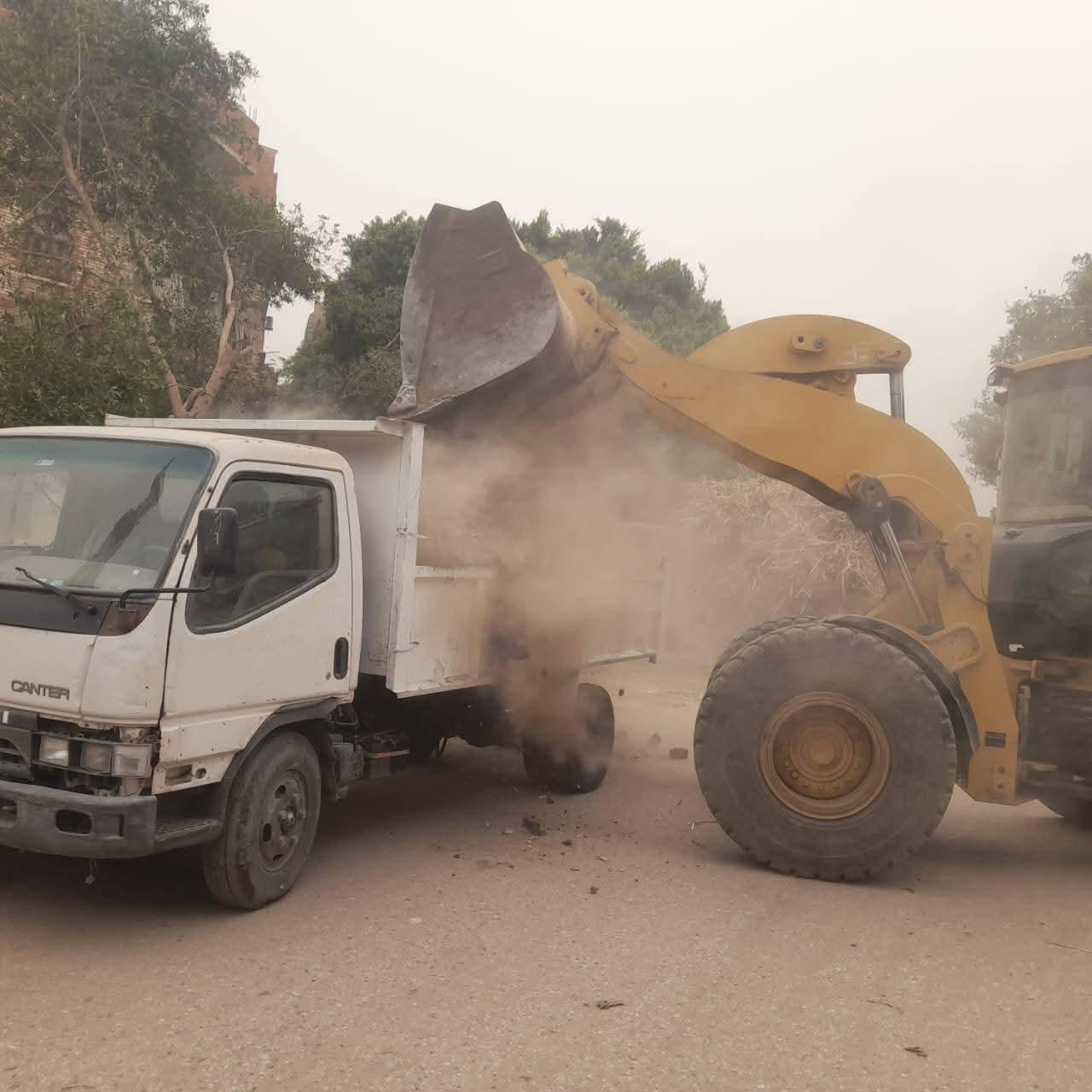 بتوجيهات محافظ قنا.. حملة نظافة مكبرة بنجع حمادي تنجح في رفع 59 طنًا من المخلفات والتراكمات