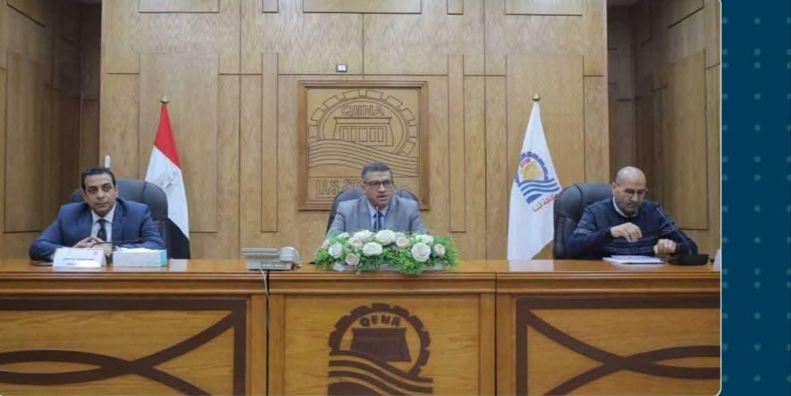 محافظ قنا يعقد اللقاء المفتوح ويبحث 263 شكوى وطلب للأهالي