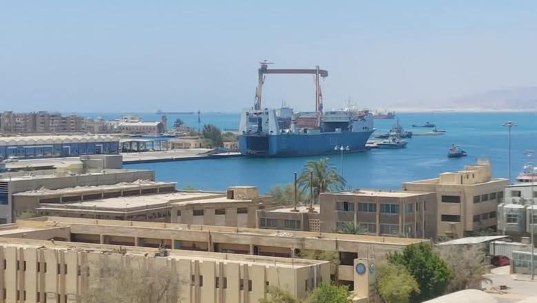 اغلاق ميناء السويس لسوء الاحوال الجوية