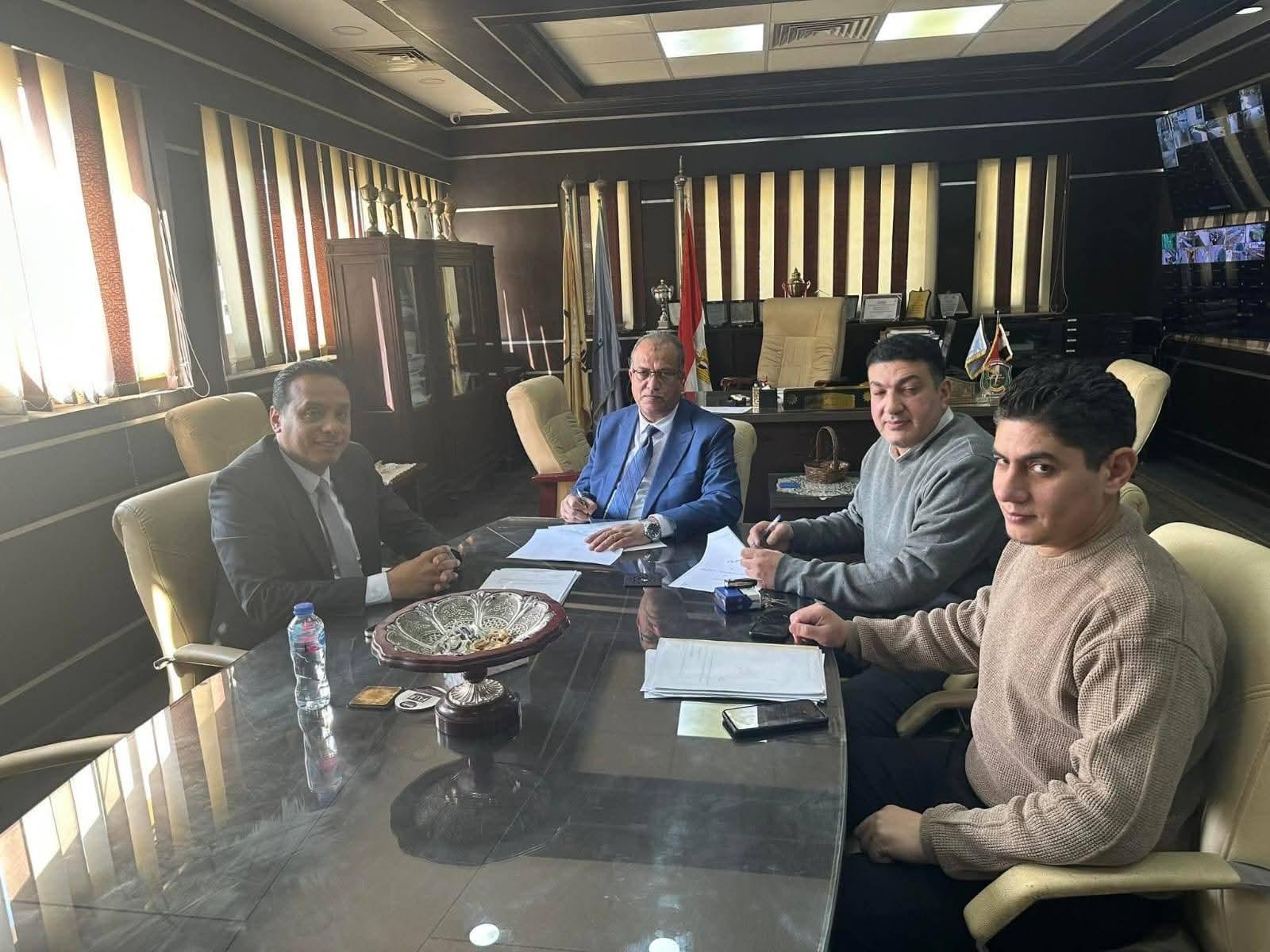 تعاون استثماري جديد.. هندسة المطرية جامعة العاصمة توقع اتفاقية مع شركة الشمس لإدارة ملعب الكلية