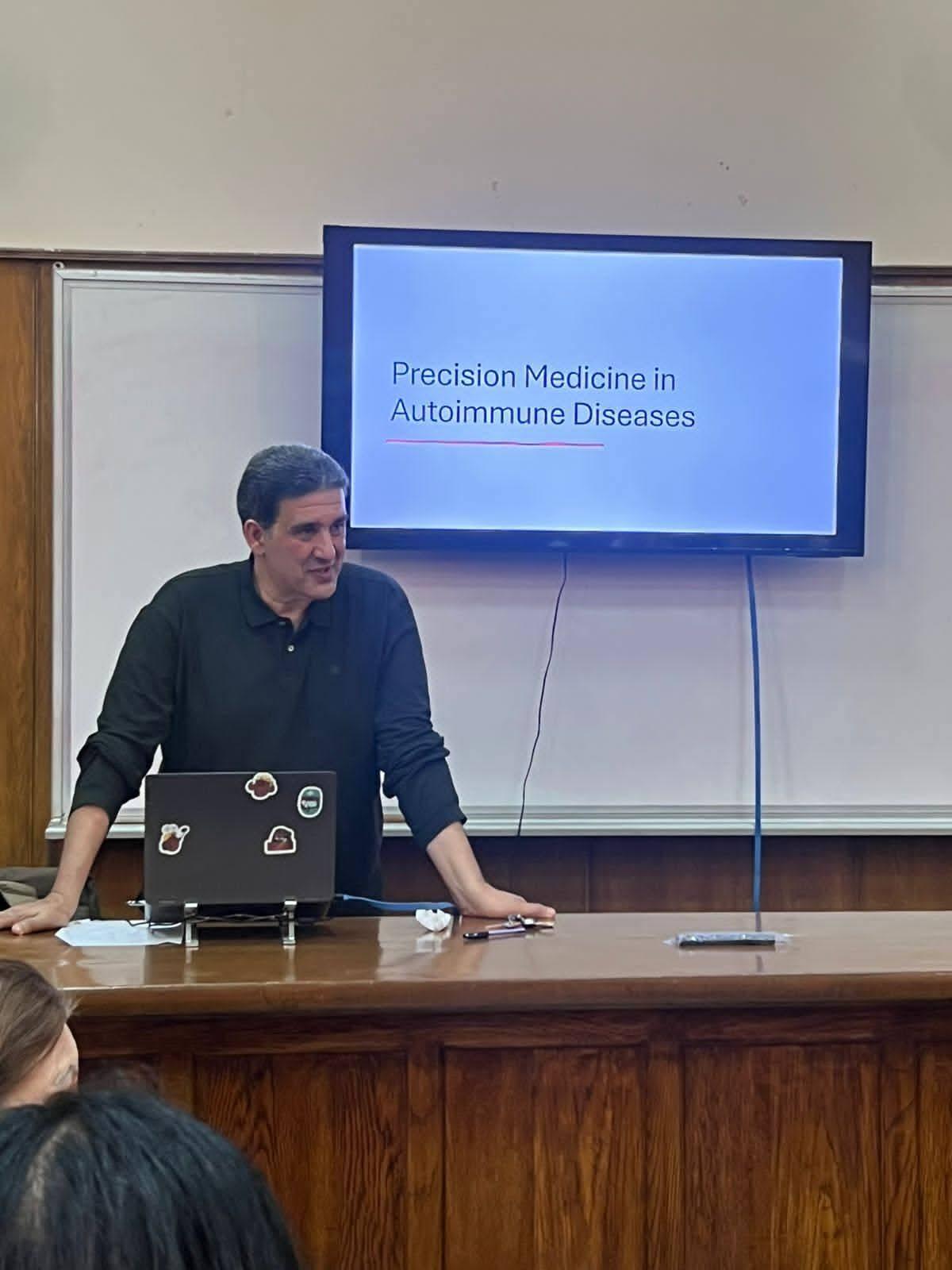 لتعزيز "الطب الشخصي" بمشاركة عالمية من جامعة لندن تكامل علمي بين "الباثولوجيا الإكلينيكية" و"الروماتيزم" بطب قصر العيني جامعة القاهرة