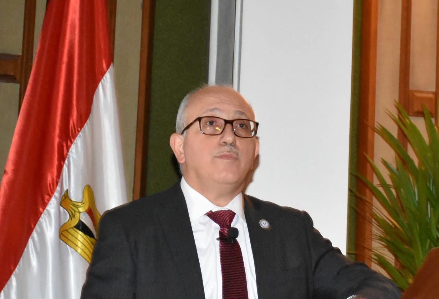 مدير مركز أمراض الكلى والمسالك البولية بجامعة المنصورة ضمن هيئة تحرير دورية علمية دولية من إصدارات Nature