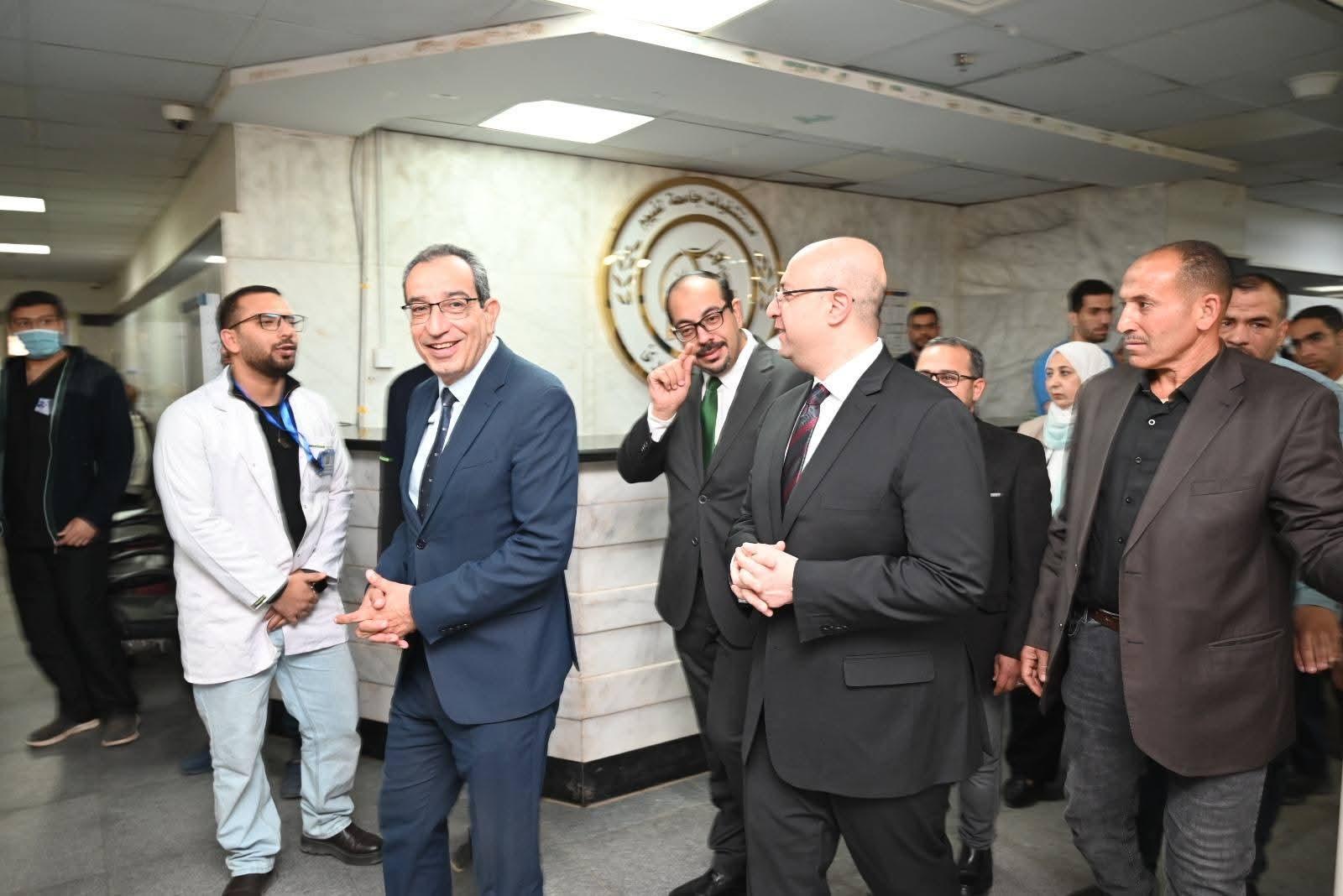 محافظ الفيوم ورئيس الجامعة يتفقدان المستشفيات الجامعية.