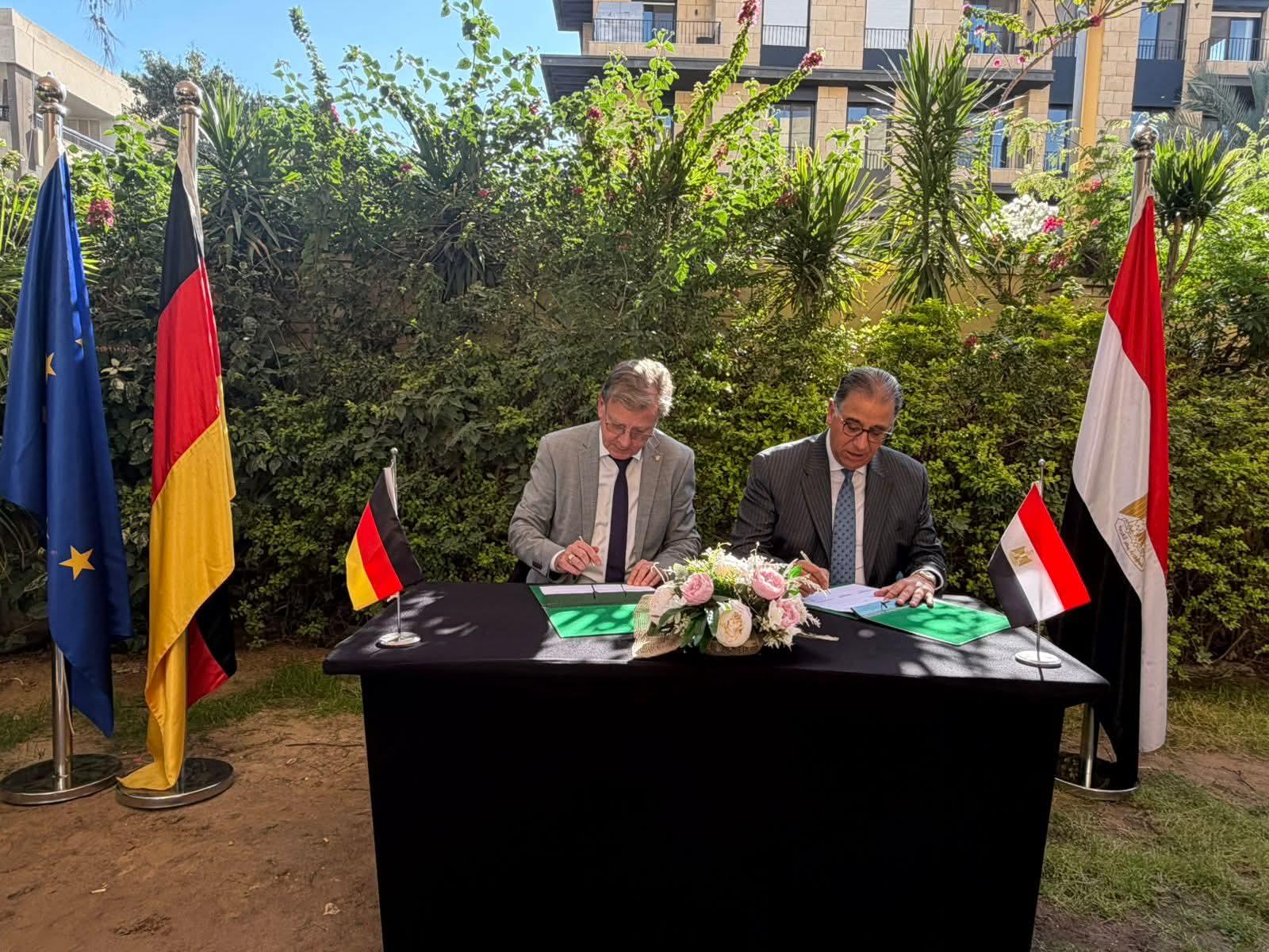 نائب وزير الخارجية يوقع إعلان نوايا للتعاون مع الجانب الألمانى