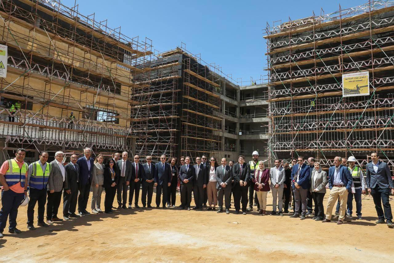 وزير التعليم العالي يتفقد أعمال الحرم الجديد للجامعة الأهلية الفرنسية بمدينة الشروق