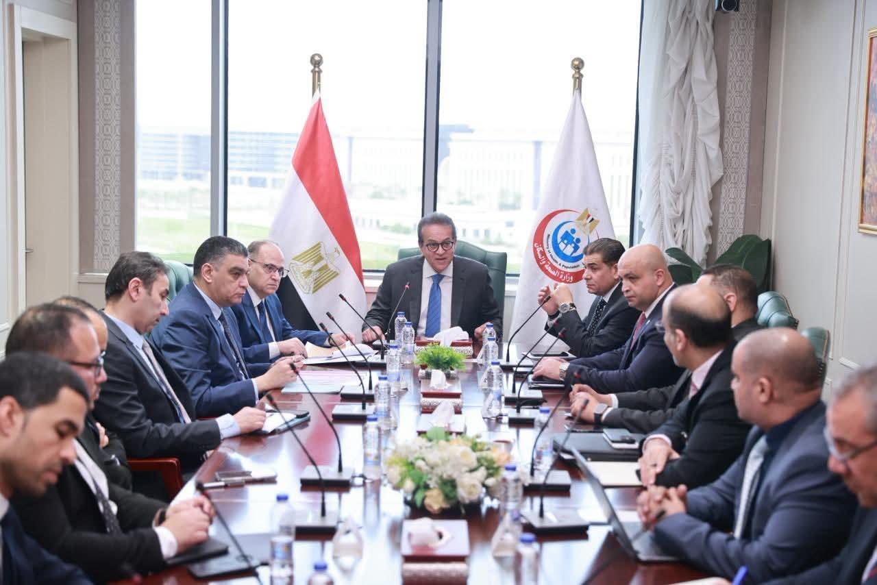 وزير الصحة والسكان يترأس اجتماع اللجنة العليا لمتابعة توافر واستقرار سوق الدواء