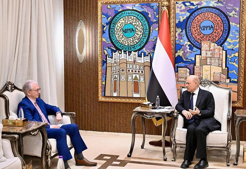 رئيس مجلس القيادة: امن الممرات المائية مرهون بإنهاء سيطرة وكلاء ايران على أجزاء من البر اليمني