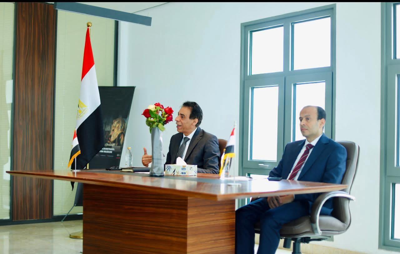 مساعد وزير الخارجية للشئون القنصلية يستكمل لقاءاته مع أعضاء الجالية المصرية في ليبيا بلقاء الجالية