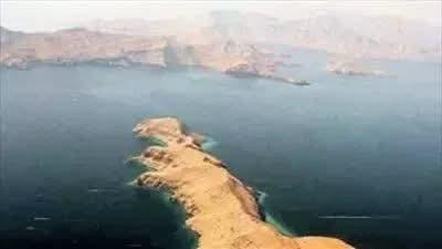 رسميا إيران تعلن إعادة إغلاق مضيق هرمز من اليوم