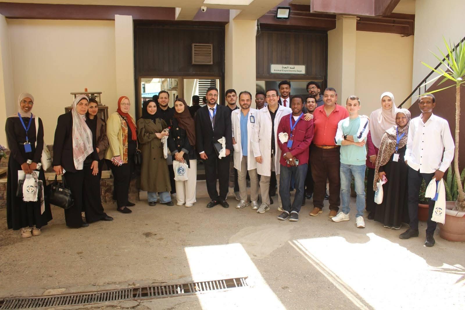 الطلاب الوافدون بجامعة العاصمة في زيارة علمية إلى مركز غنيم بجامعة المنصورة لتعزيز مهاراتهم التطبيقية